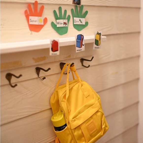 Yellow back pack - Picture 1 of 7